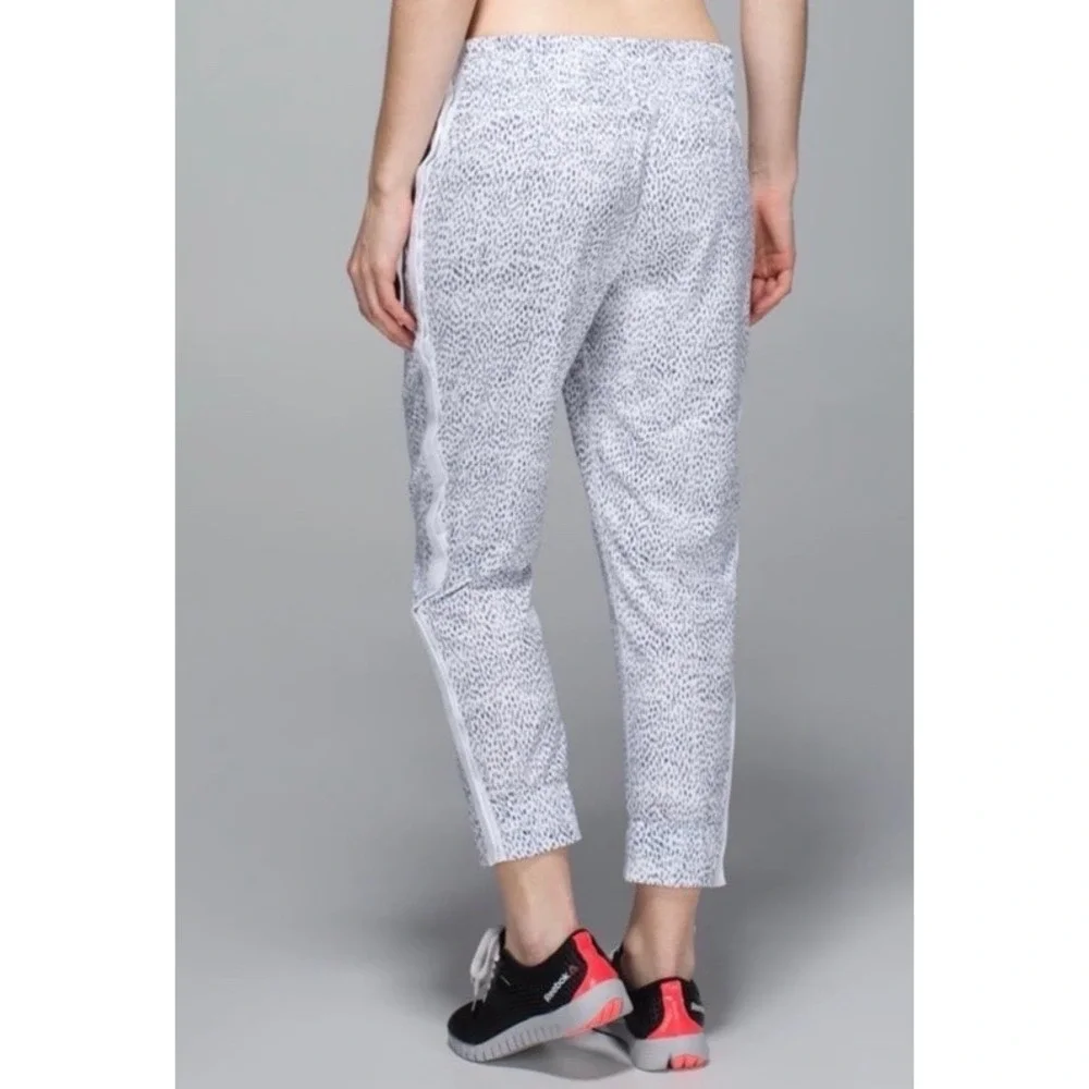 Lululemon Tearaway Dottie Dash Track Pants Elastic Pull-On Size Small Gray White